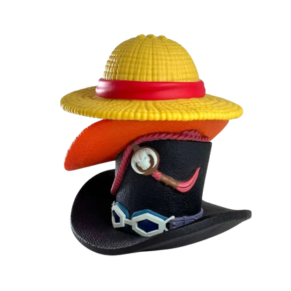 ONE PIECE STACK OF HATS MONEY BOX - Vue 3