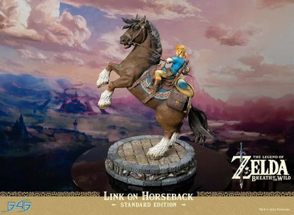 LEGEND OF ZELDA LINK ON HORSE LEGEND STATUE - Vue 3