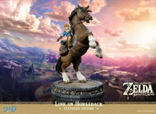 LEGEND OF ZELDA LINK ON HORSE LEGEND STATUE - Vue 1