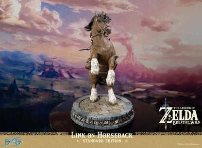 LEGEND OF ZELDA LINK ON HORSE LEGEND STATUE - Vue 2