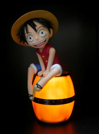 Luffy sur Tonneau - Figurine Lumineuse 27cm Teknofun