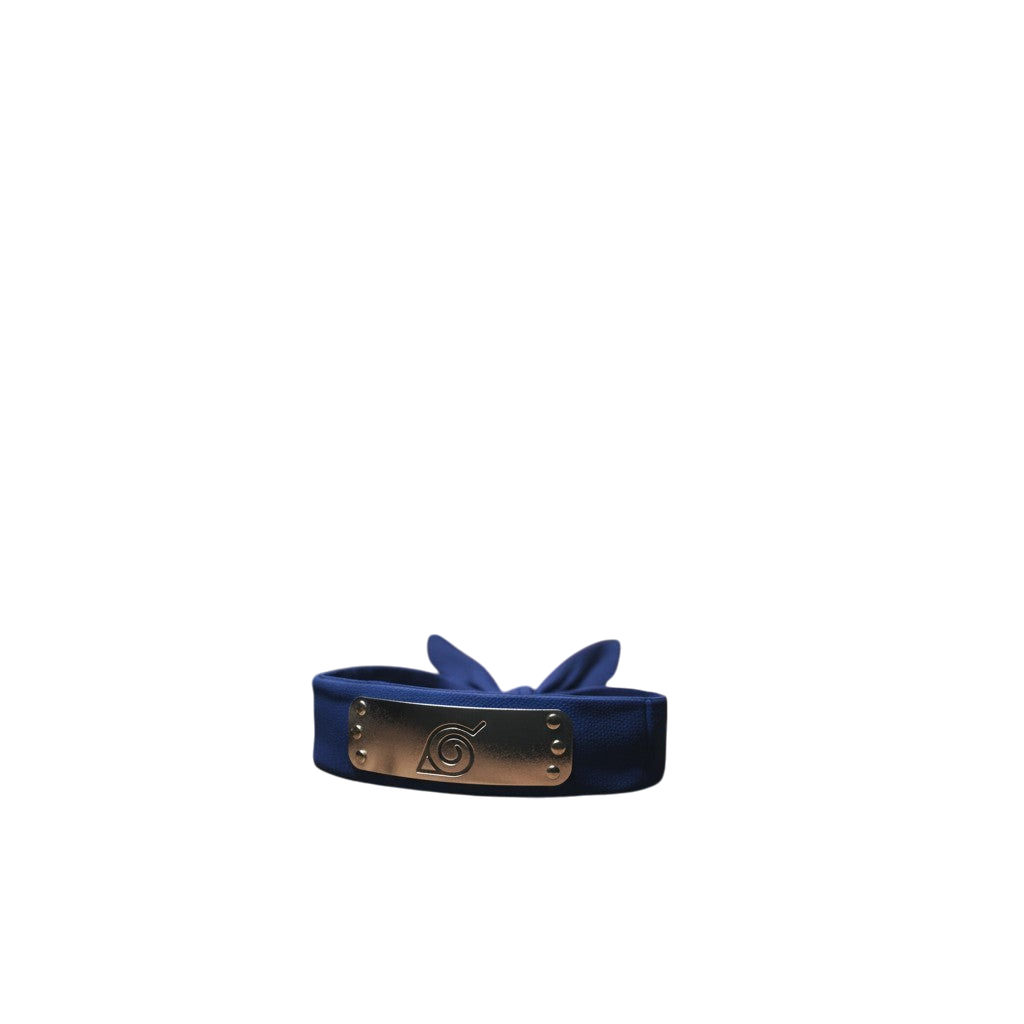 Bandeau Naruto Konoha bleu officiel NIPPON DOKI STORE posé sur une table en bois avec des accessoires de ninja