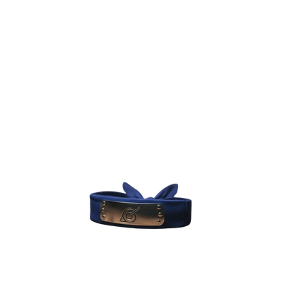 Bandeau Naruto Konoha bleu officiel NIPPON DOKI STORE posé sur une table en bois avec des accessoires de ninja