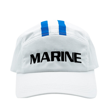 Casquette blanche officielle Marine de One Piece par NIPPON DOKI STORE avec inscription noire et bandes bleues