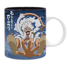 Mug en céramique NIPPON DOKI STORE de 320 ml illustré avec Luffy Gear 5 Nika de One Piece sur fond bleu