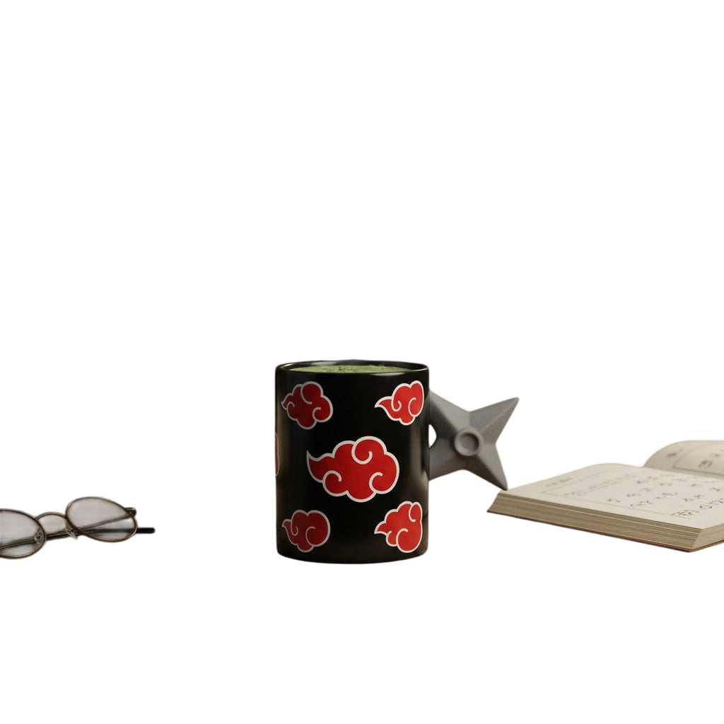 Mug en céramique NIPPON DOKI STORE Naruto avec motifs nuages Akatsuki rouges et anse en forme de shuriken