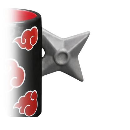 Mug en céramique NIPPON DOKI STORE Naruto avec anse en forme de shuriken Akatsuki et motifs de nuages rouges