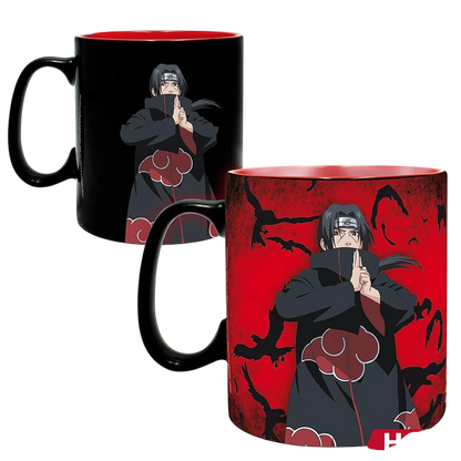 Mug thermo-réactif NIPPON DOKI STORE Naruto illustrant Itachi Uchiwa, passant du noir au rouge avec des corbeaux.