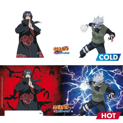 Mug thermo-réactif NIPPON DOKI STORE Naruto Shippuden avec Kakashi et Itachi, passant du noir à un décor dynamique.