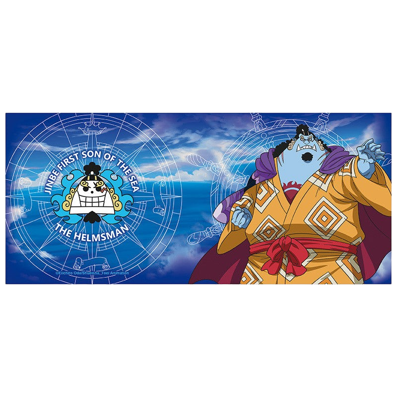 Mug en céramique NIPPON DOKI STORE One Piece illustré avec le personnage Jinbe et son emblème de barre de navire
