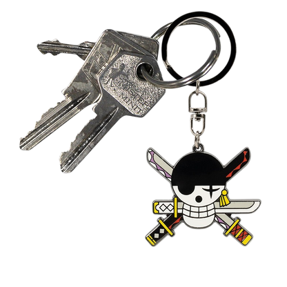 Porte-clés NIPPON DOKI STORE One Piece représentant le logo de Zoro avec ses épées croisées en métal émaillé