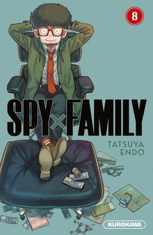 Couverture du manga Spy x Family tome 8 par NIPPON DOKI STORE, illustrant un personnage assis dans un fauteuil